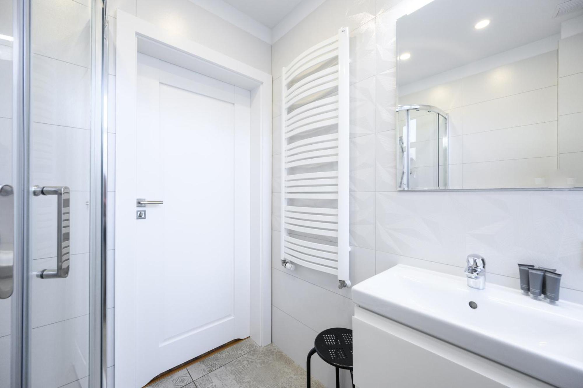 3 Maja 32b -b By Homeprime *